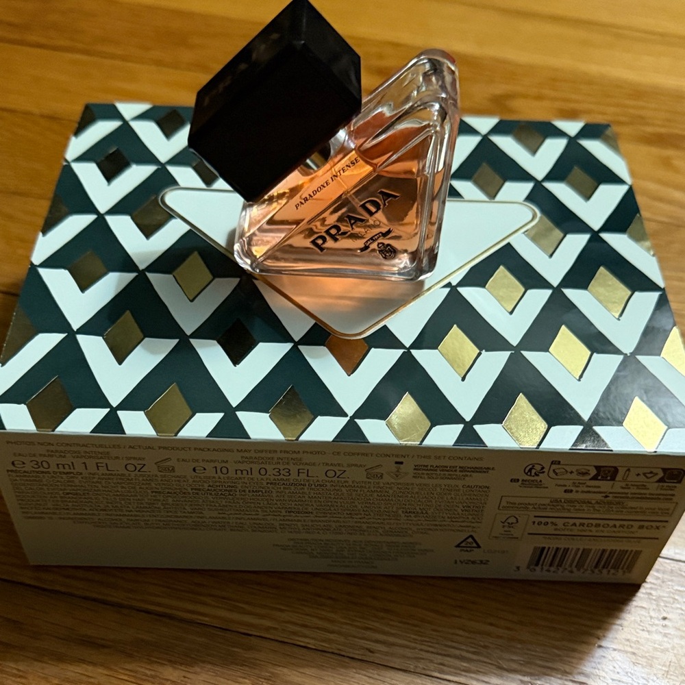 NIB Prada Paradoxe 1 oz Eau de Parfune - Picture 5 of 13